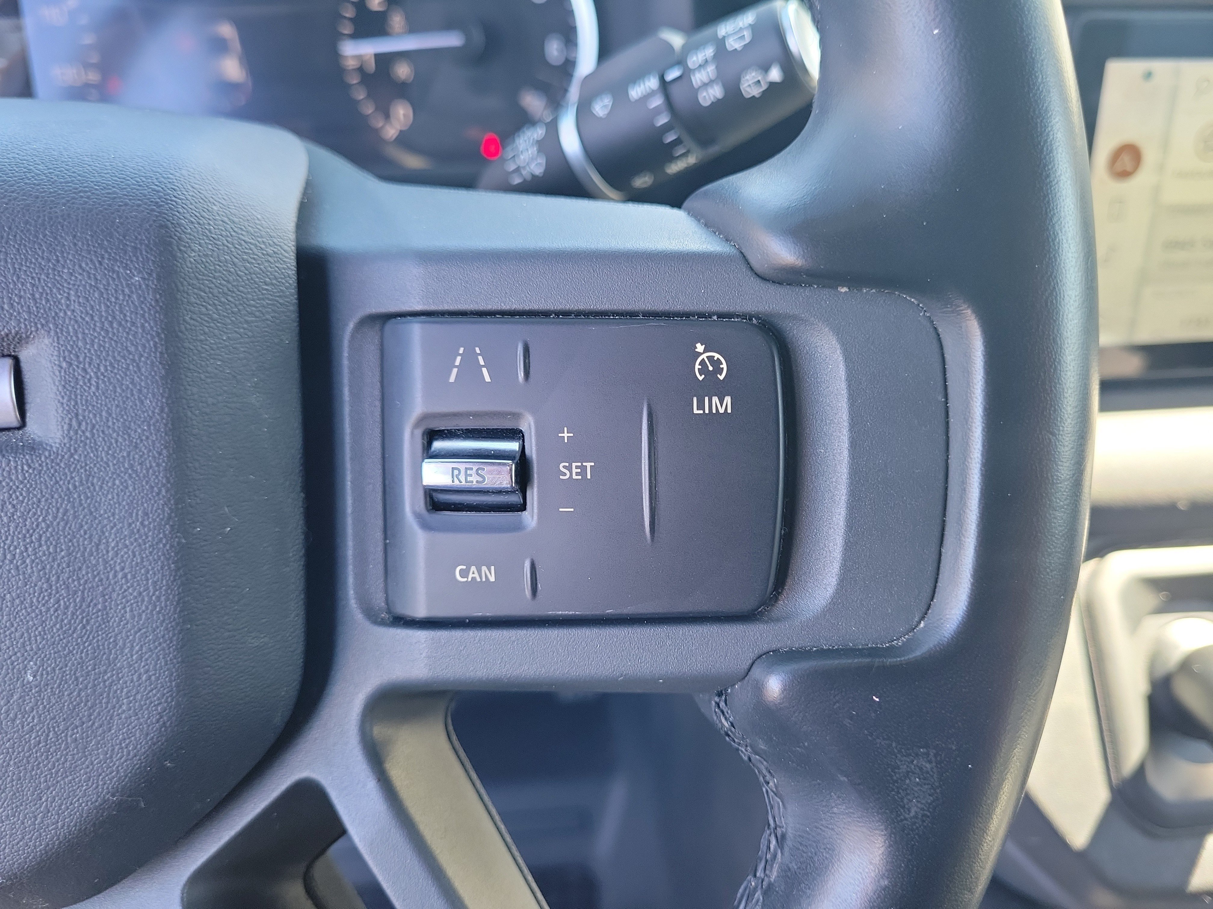 Used 2023 Land Rover Defender 110 X-Dynamic SE AWD/4WD image 17