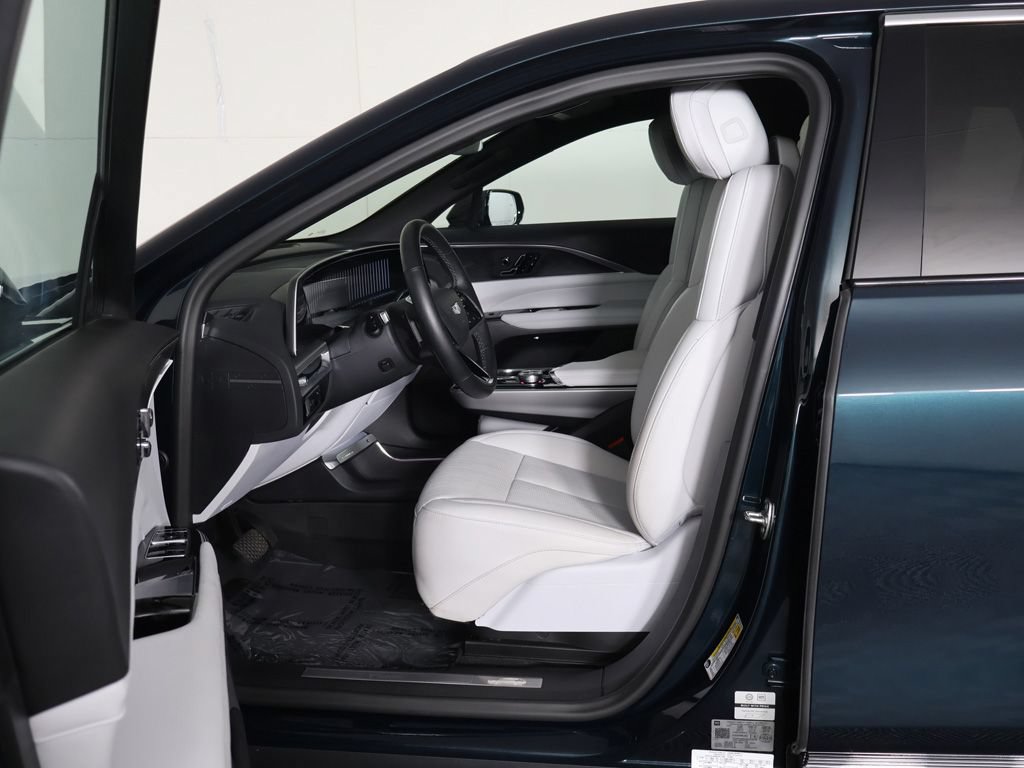 Used 2025 Cadillac Lyriq Luxury RWD image 32
