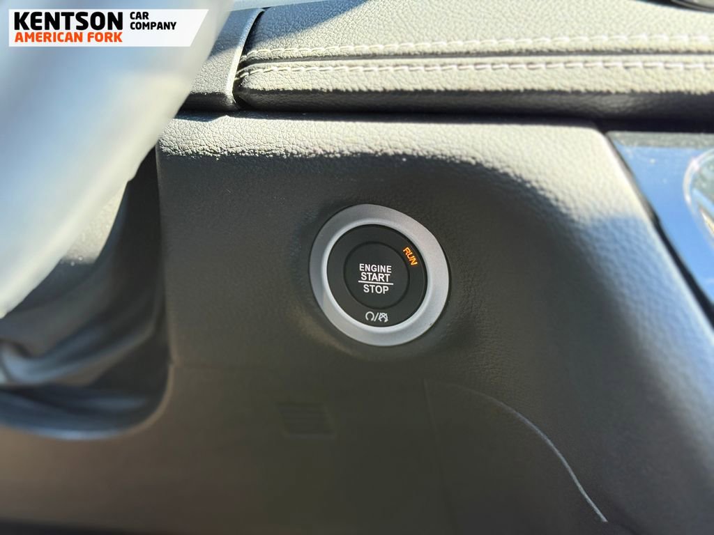 Used 2026 Chrysler Pacifica Limited image 33