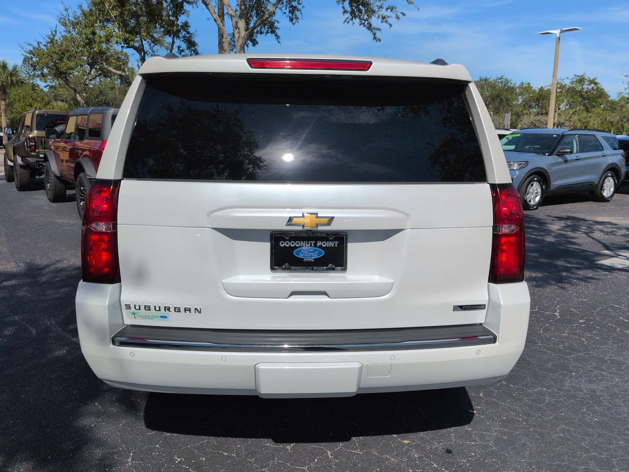 Used 2018 Chevrolet Suburban Premier w/ Max Trailering Package AWD/4WD image 5