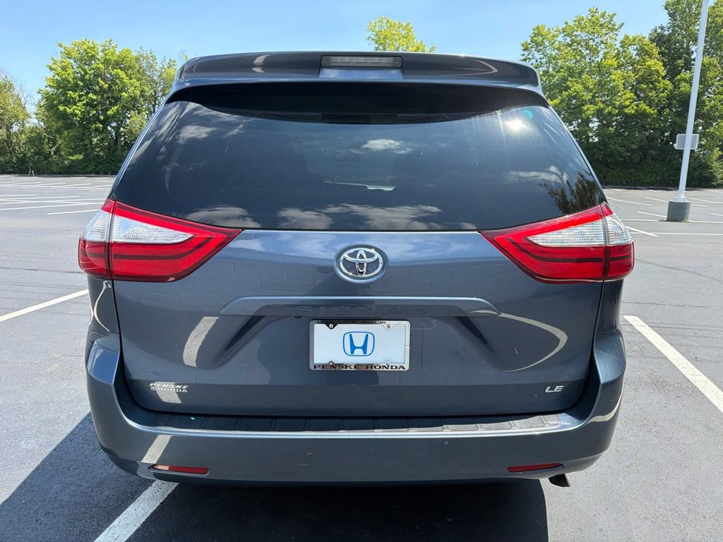 Used 2016 Toyota Sienna LE FWD image 4