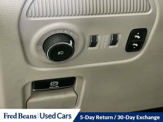 Used 2023 Jeep Wagoneer Series II w/ Premium Group I AWD/4WD image 15