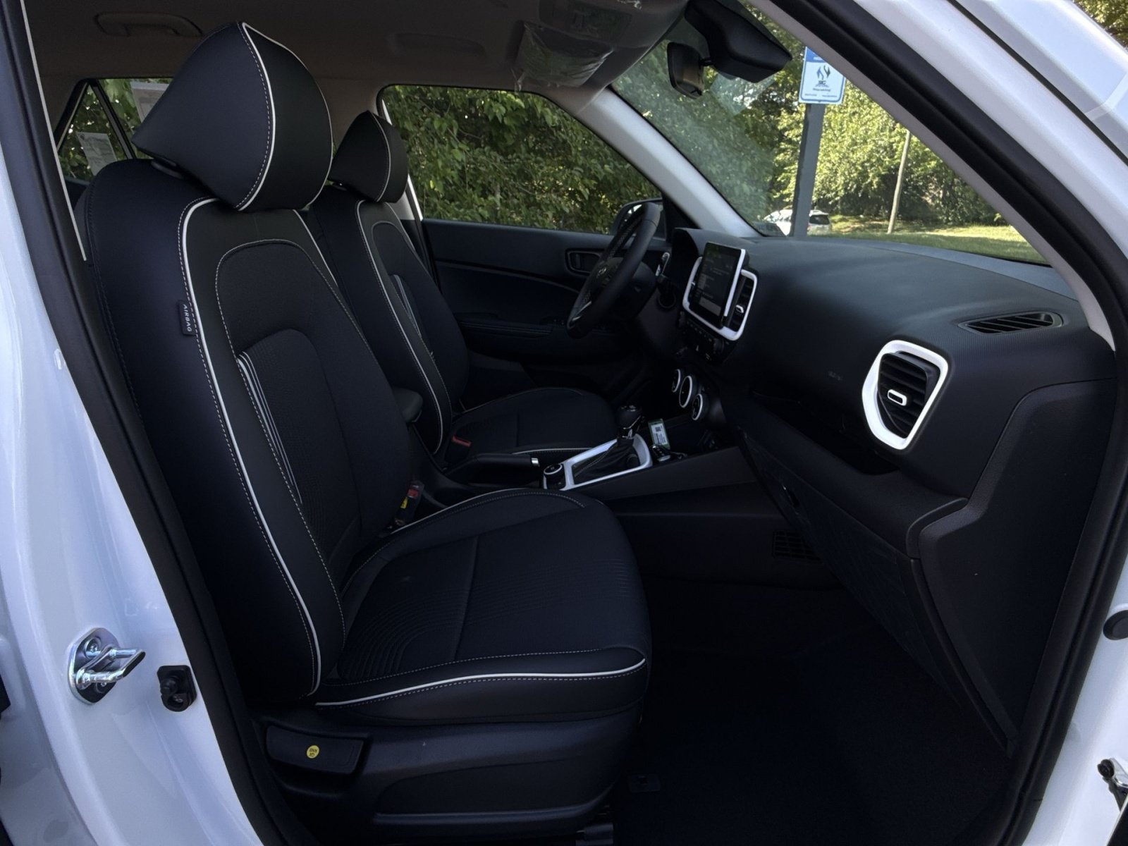New 2026 Hyundai Venue SEL FWD image 25
