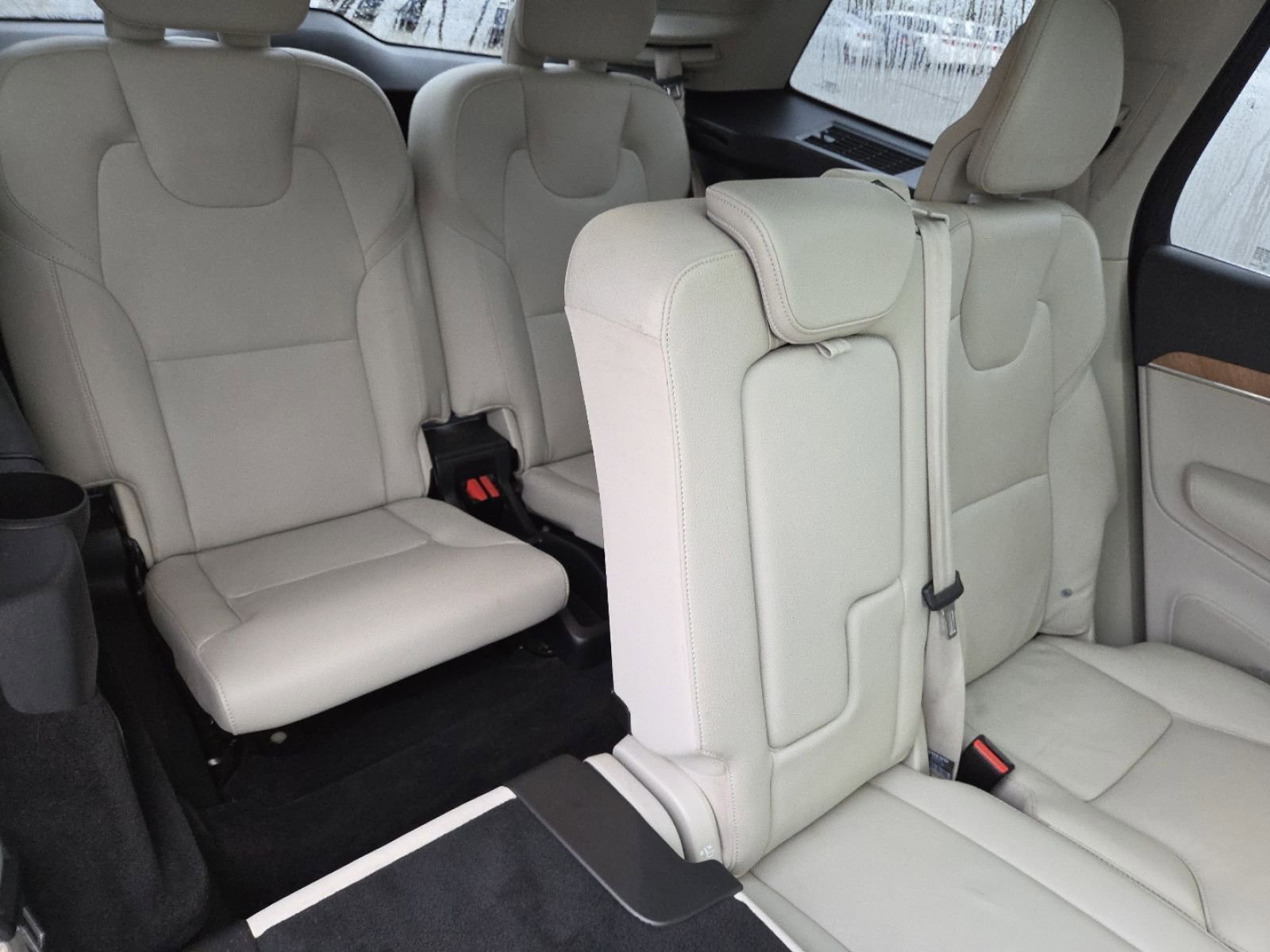 Used 2022 Volvo XC90 T5 Momentum w/ Advanced Package image 25