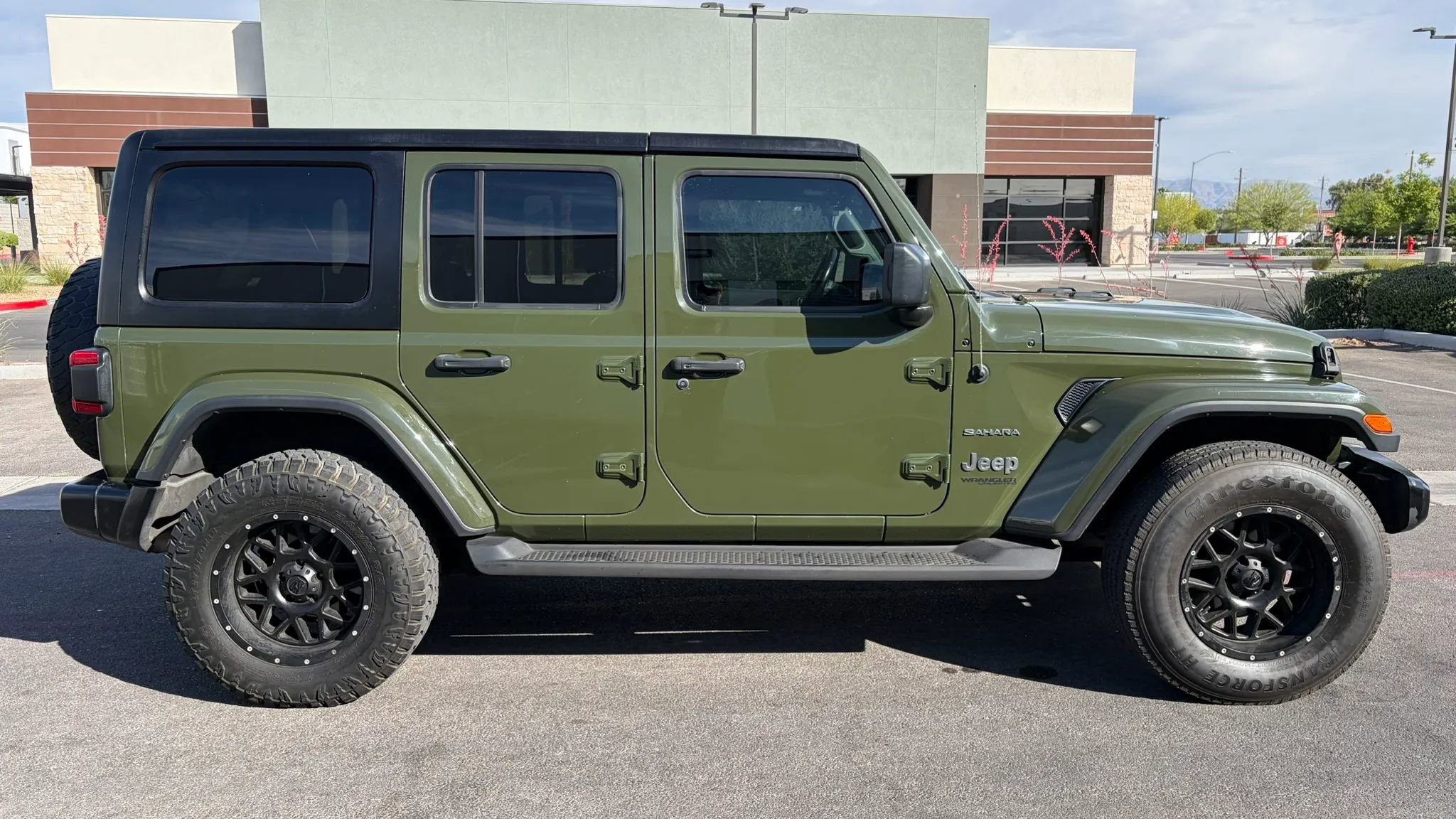 Used 2020 Jeep Wrangler Unlimited Sahara AWD/4WD image 6