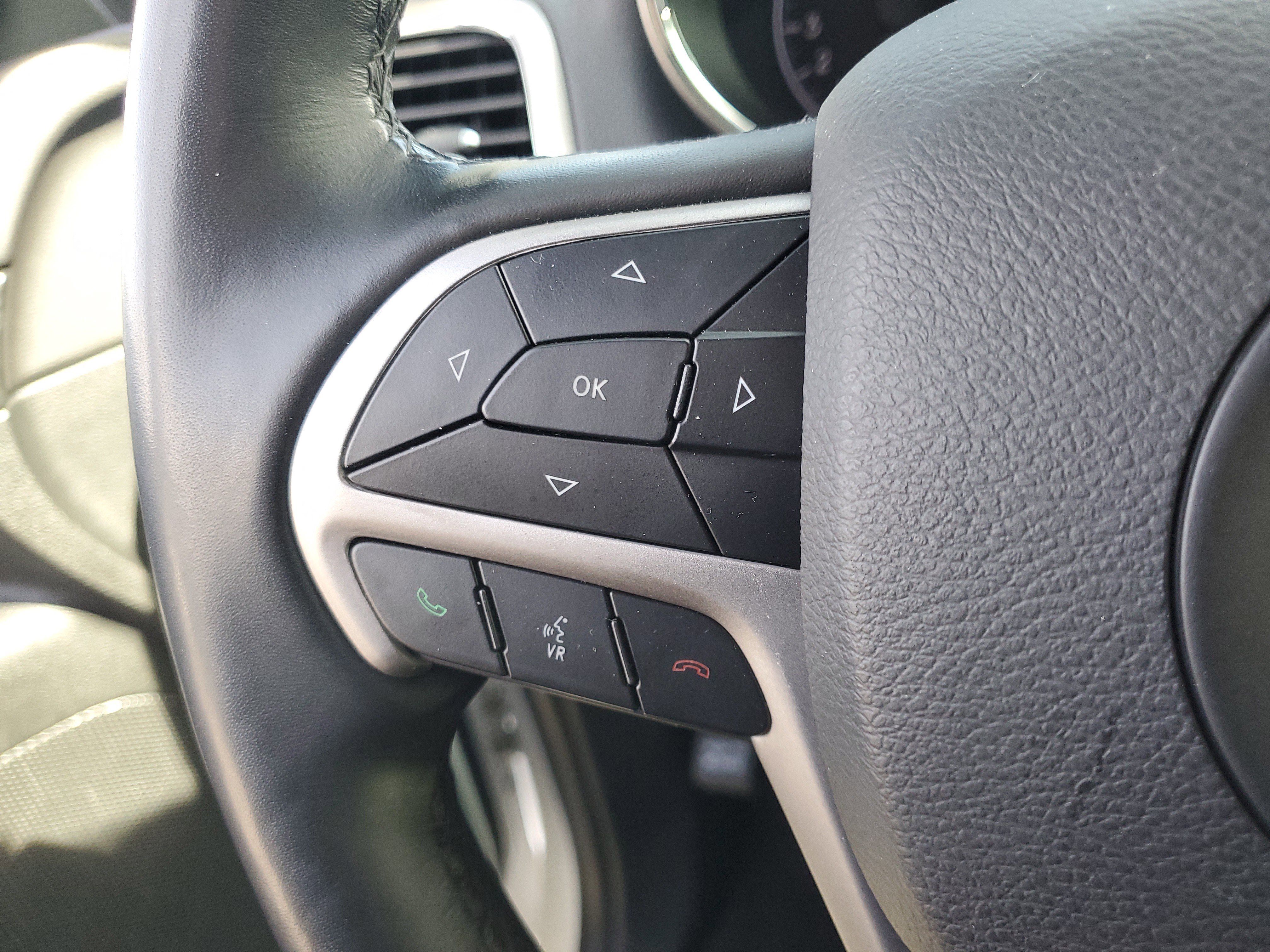 Used 2022 Jeep Grand Cherokee Laredo X image 20