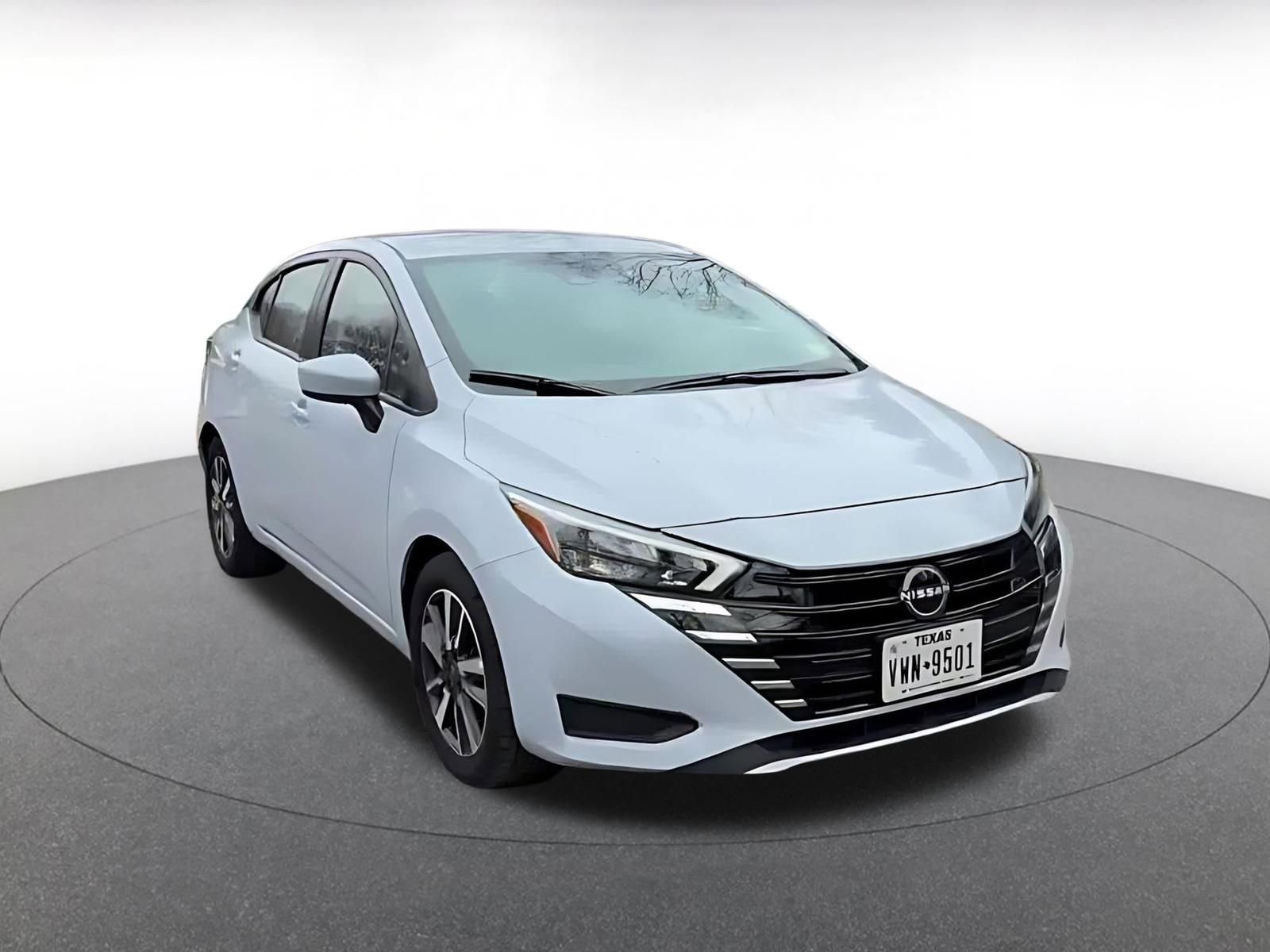 Used 2025 Nissan Versa SV FWD image 3