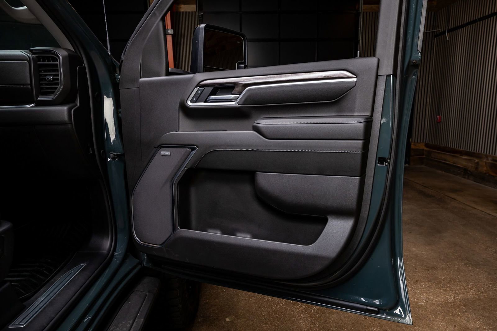 Used 2025 Chevrolet Silverado 3500 LTZ w/ LTZ Plus Package image 37