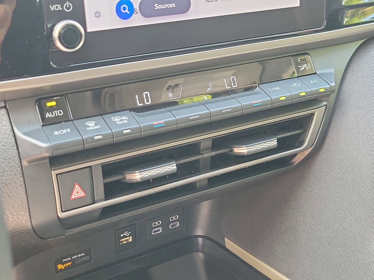 Used 2025 Toyota Camry LE image 27