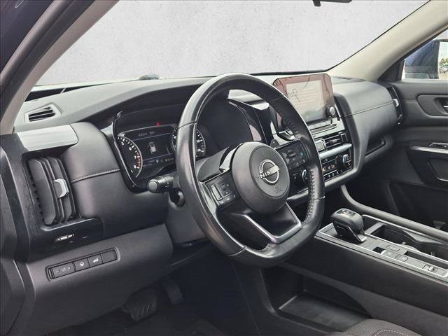Used 2022 Nissan Pathfinder SV w/ SV Premium Package FWD image 6