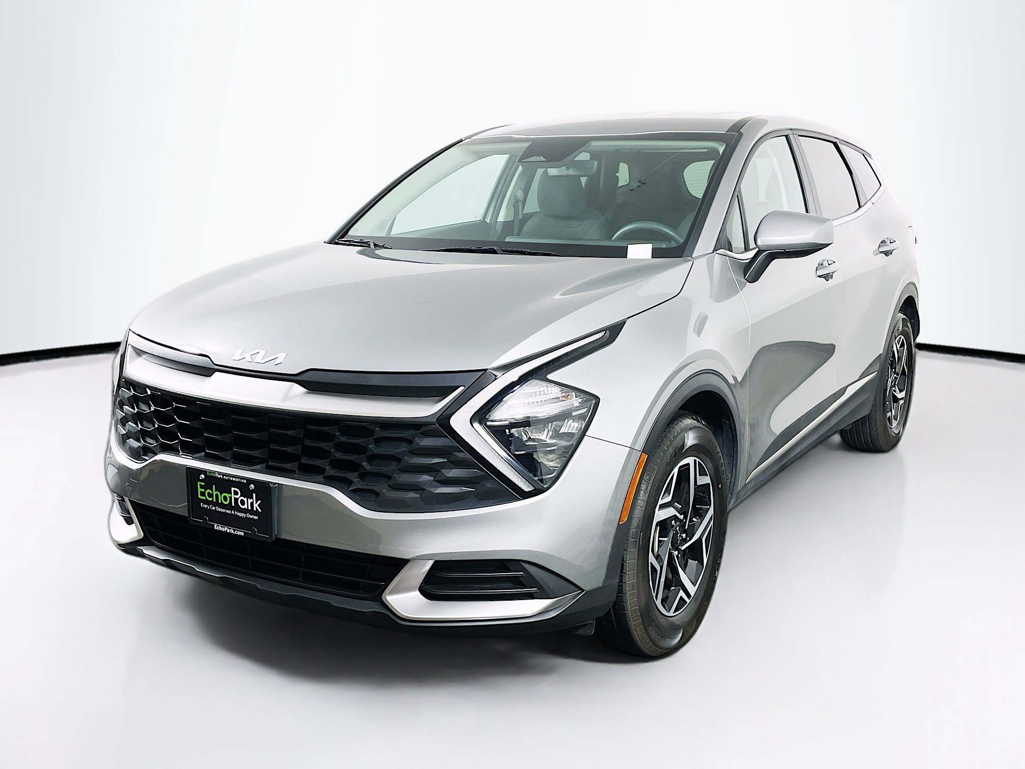 Used 2023 Kia Sportage LX image 3