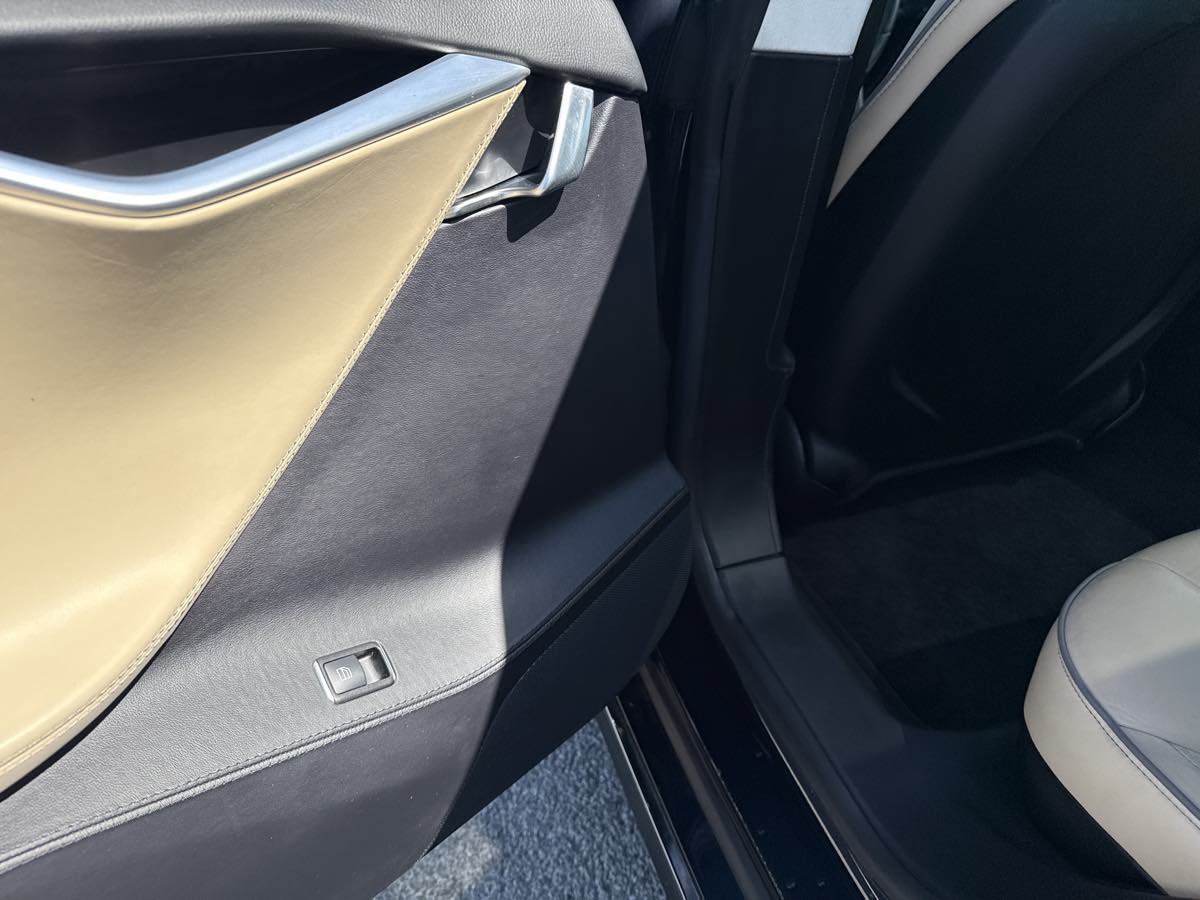 Used 2012 Tesla Model S Performance RWD image 12