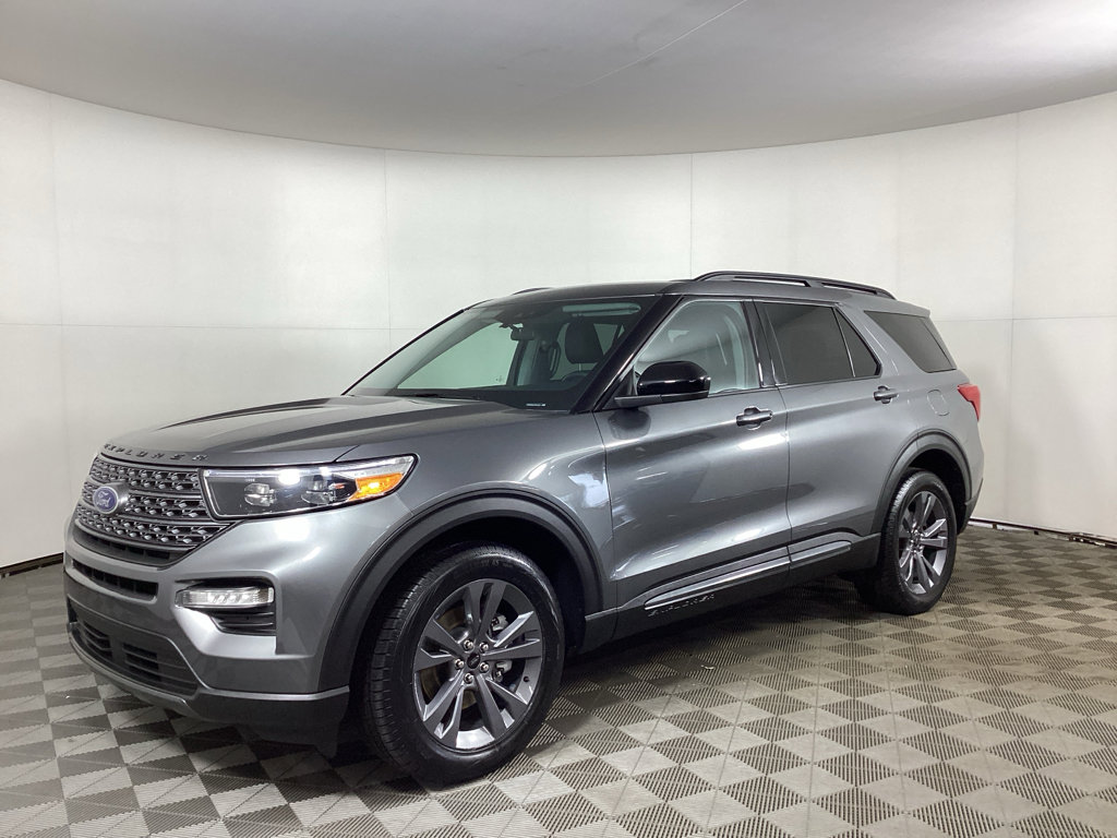 Used 2023 Ford Explorer XLT w/ Equipment Group 202A AWD/4WD image 5