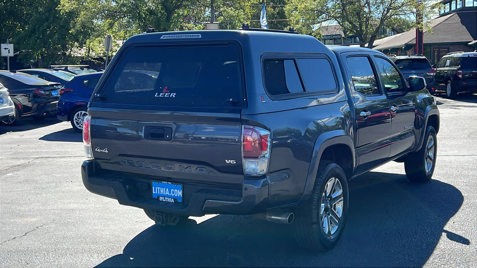 Used 2017 Toyota Tacoma Limited w/ Tow Package AWD/4WD image 5