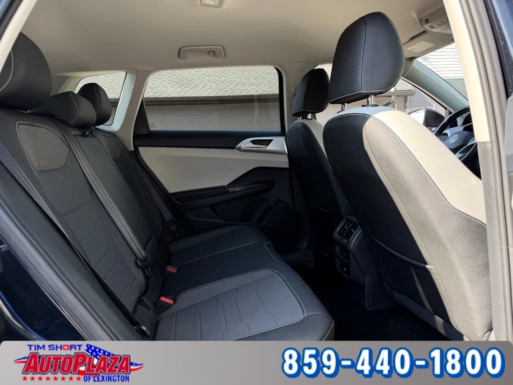 Used 2025 Volkswagen Taos SE AWD/4WD image 40