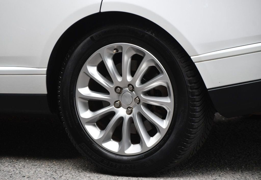 Used 2018 Land Rover Range Rover HSE image 17