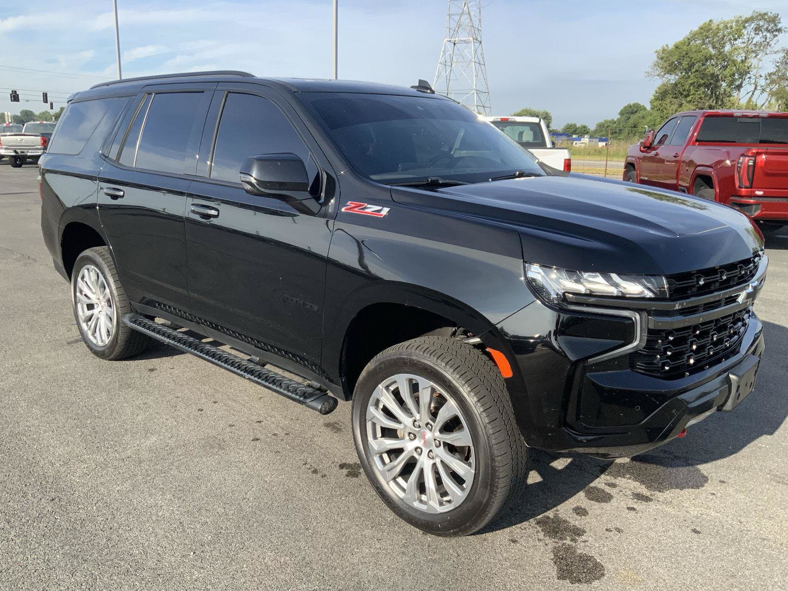 Used 2021 Chevrolet Tahoe Z71 w/ Luxury Package AWD/4WD image 2