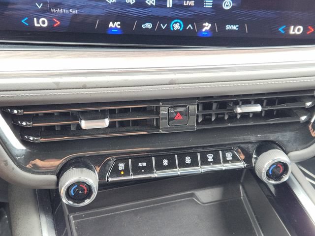 Used 2025 Chevrolet Suburban LS RWD image 21