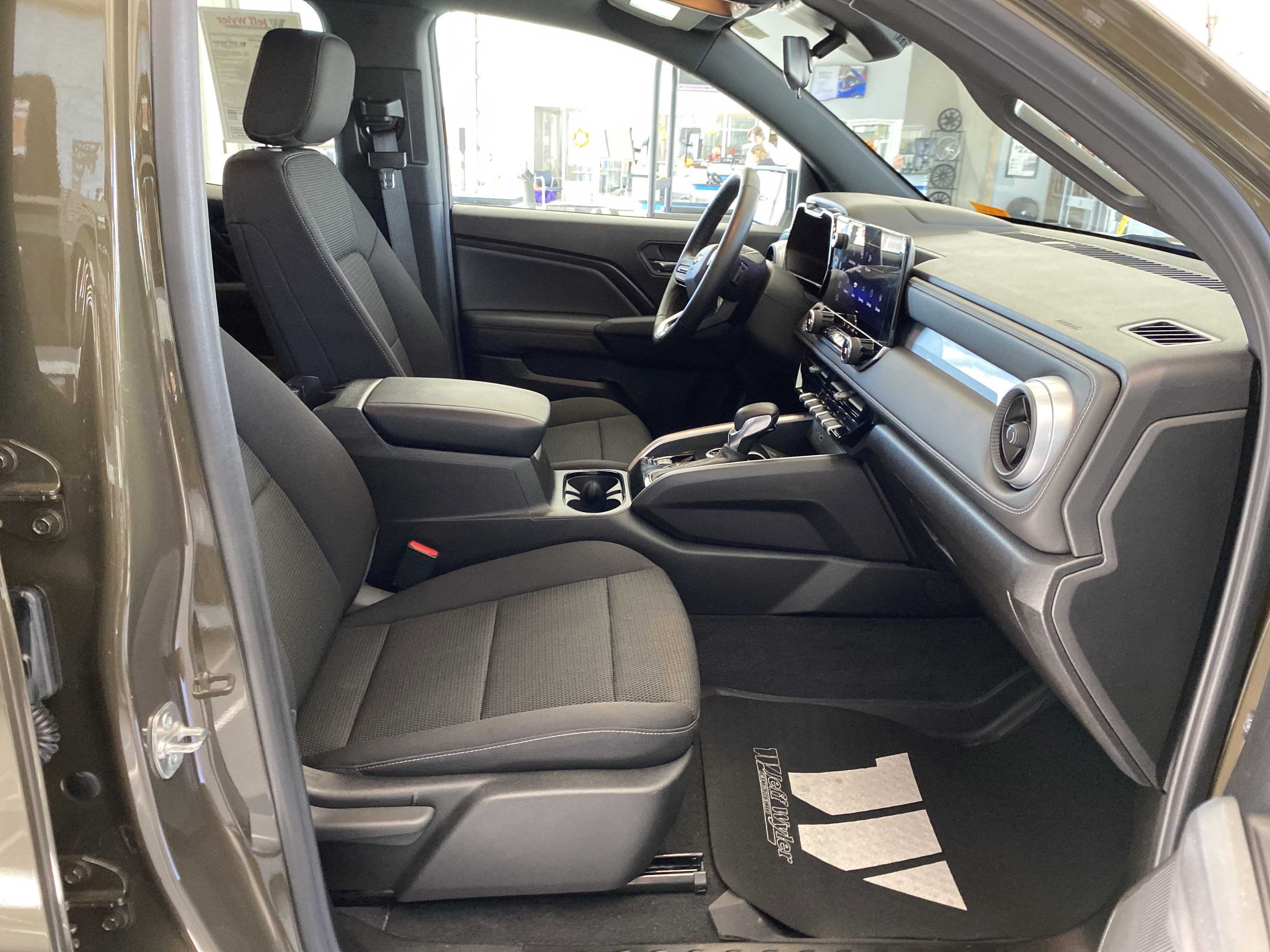 Used 2024 Chevrolet Colorado LT w/ LT Convenience Package image 26