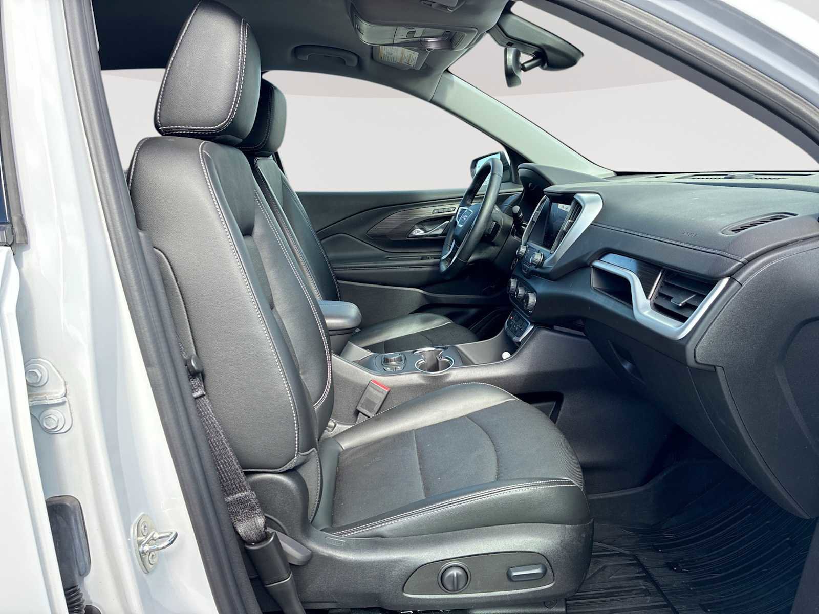 Certified 2024 GMC Terrain SLT w/ LPO, Floor Liner Package image 27