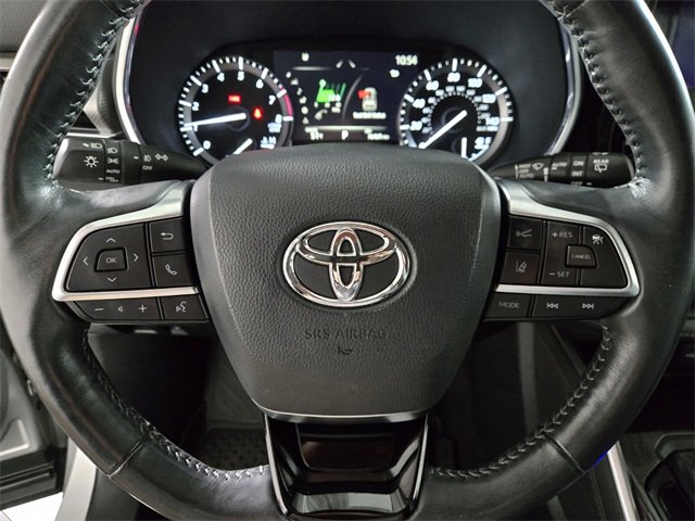 Used 2021 Toyota Highlander Platinum image 32