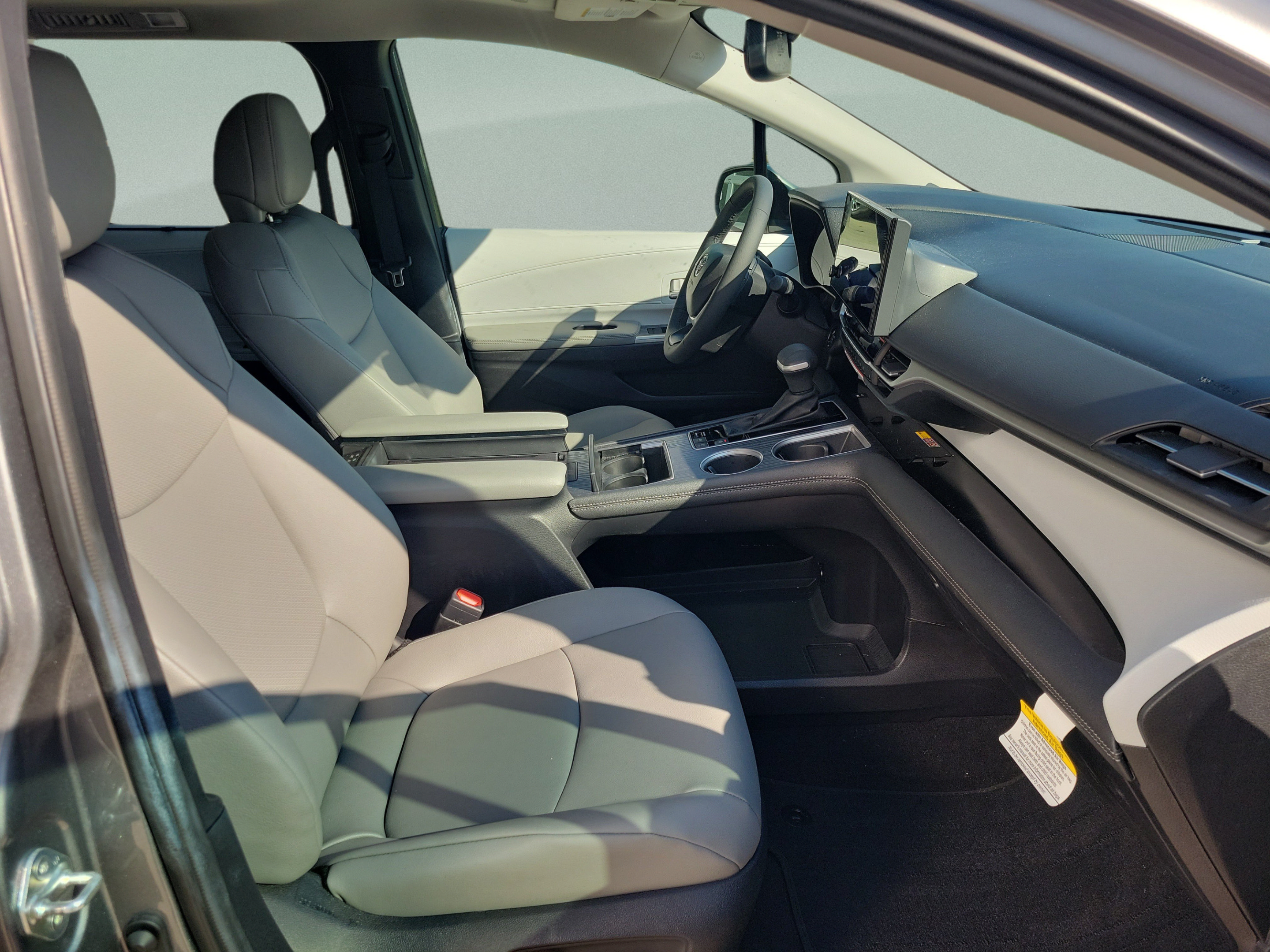 Certified 2026 Toyota Sienna XLE FWD image 33