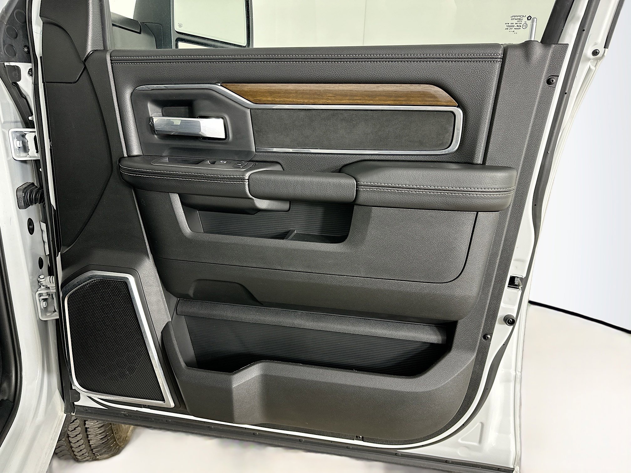 Used 2024 RAM 2500 Laramie w/ Safety Group image 31