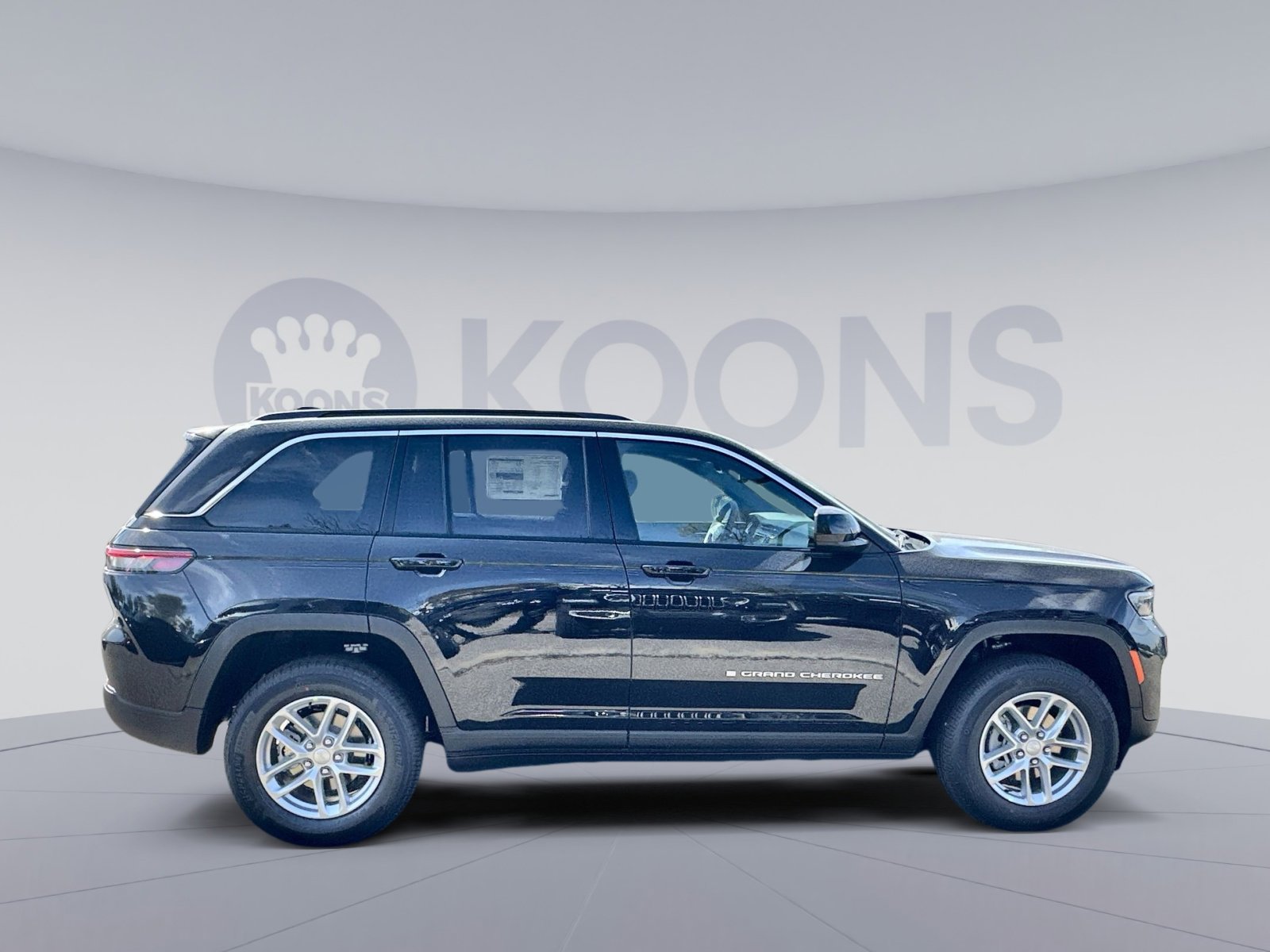 New 2025 Jeep Grand Cherokee Laredo w/ Luxury Tech Group I image 8