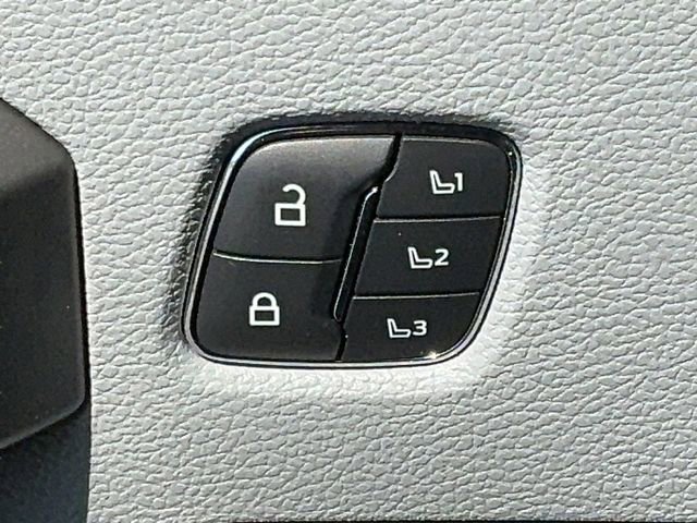 Used 2022 Ford F450 Limited w/ FX4 Off-Road Package AWD/4WD image 22