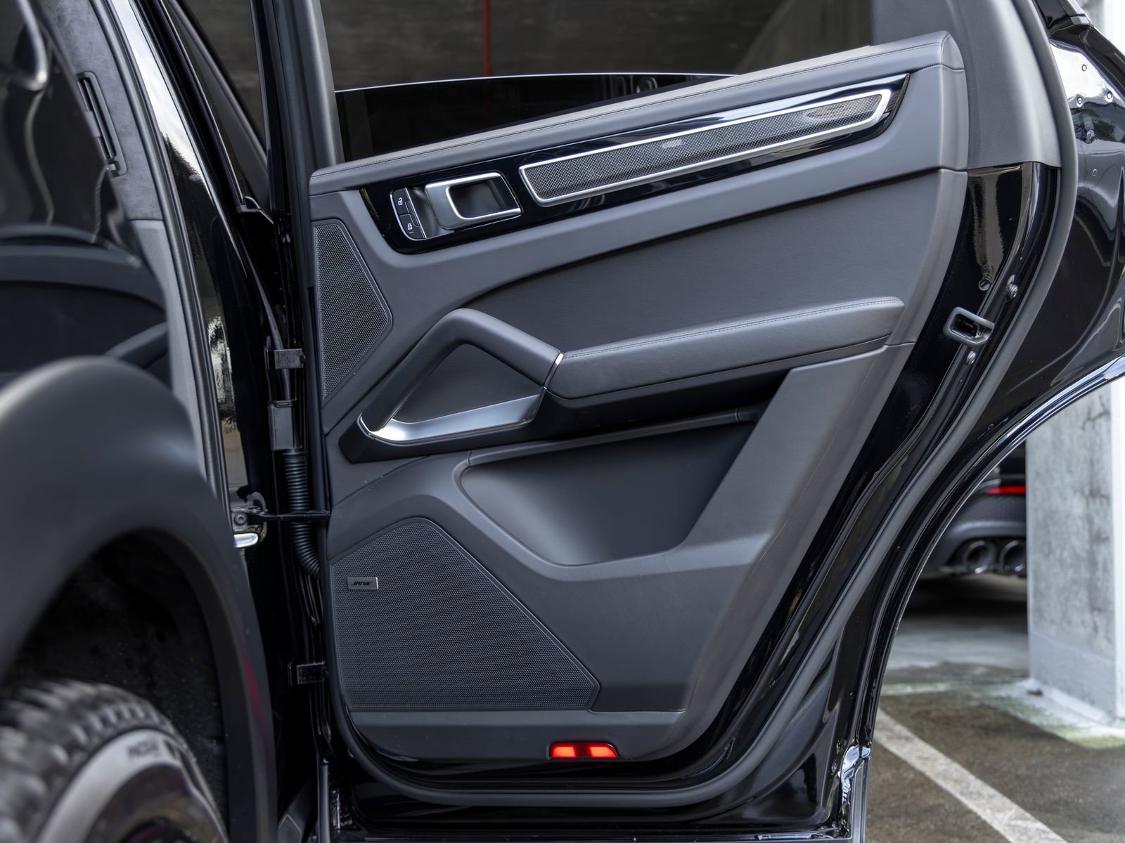 Certified 2023 Porsche Cayenne Turbo AWD/4WD image 48