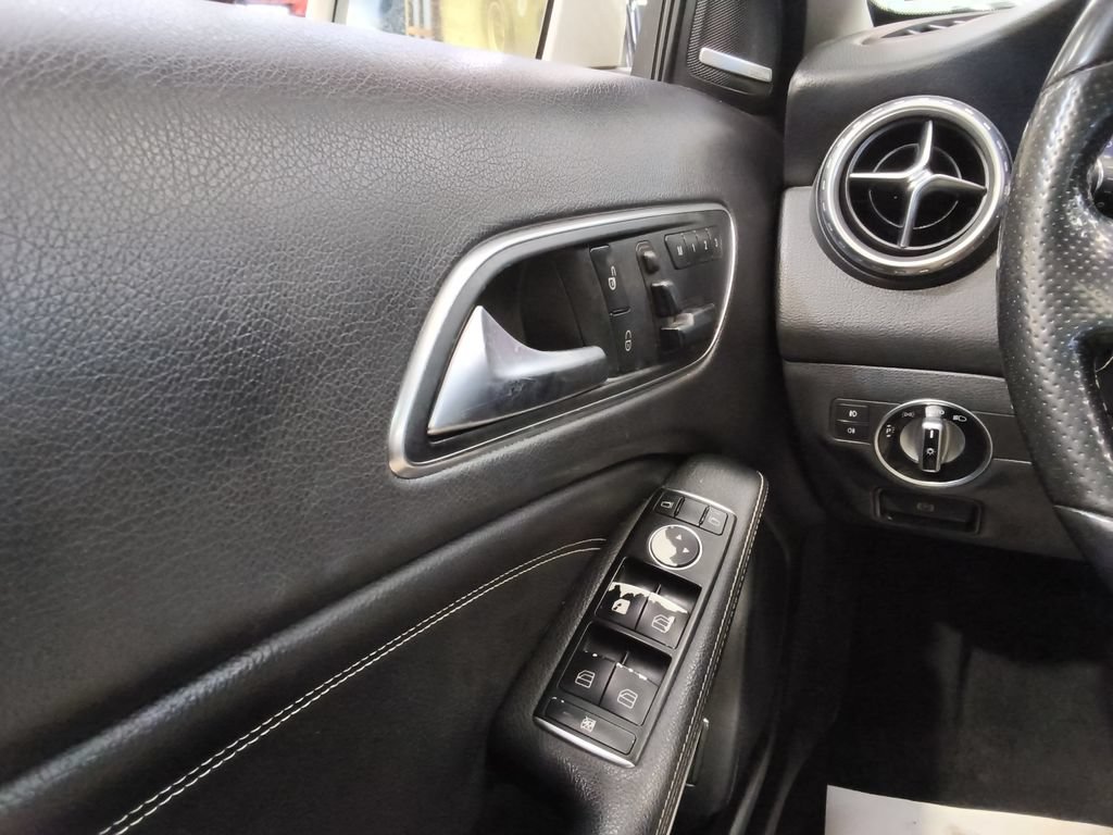 Used 2015 Mercedes-Benz GLA 250 4MATIC image 21