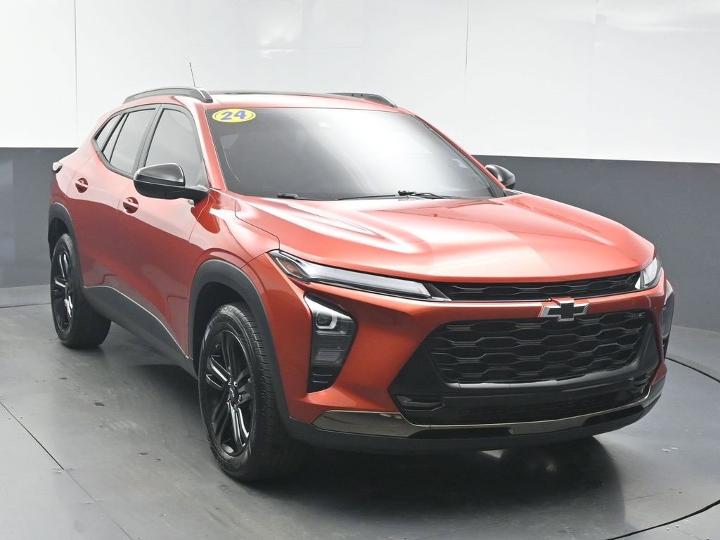 Used 2024 Chevrolet Trax ACTIV w/ Sunroof Package image 2