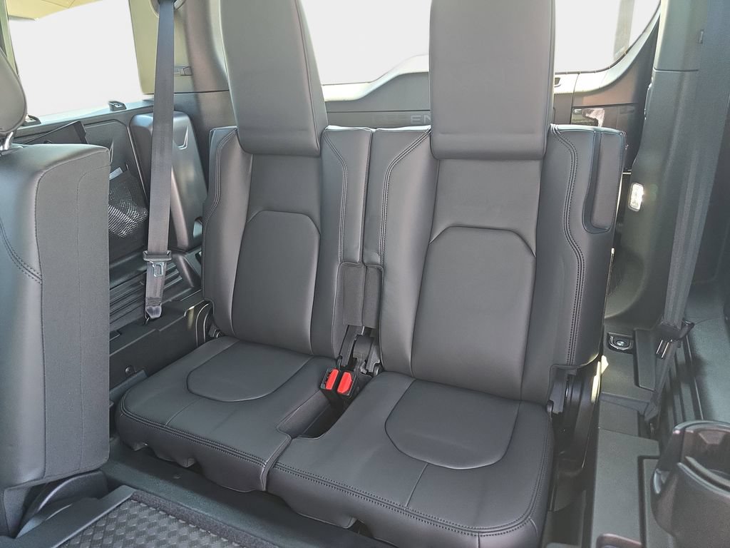 New 2026 Land Rover Defender 110 X-Dynamic SE AWD/4WD image 13