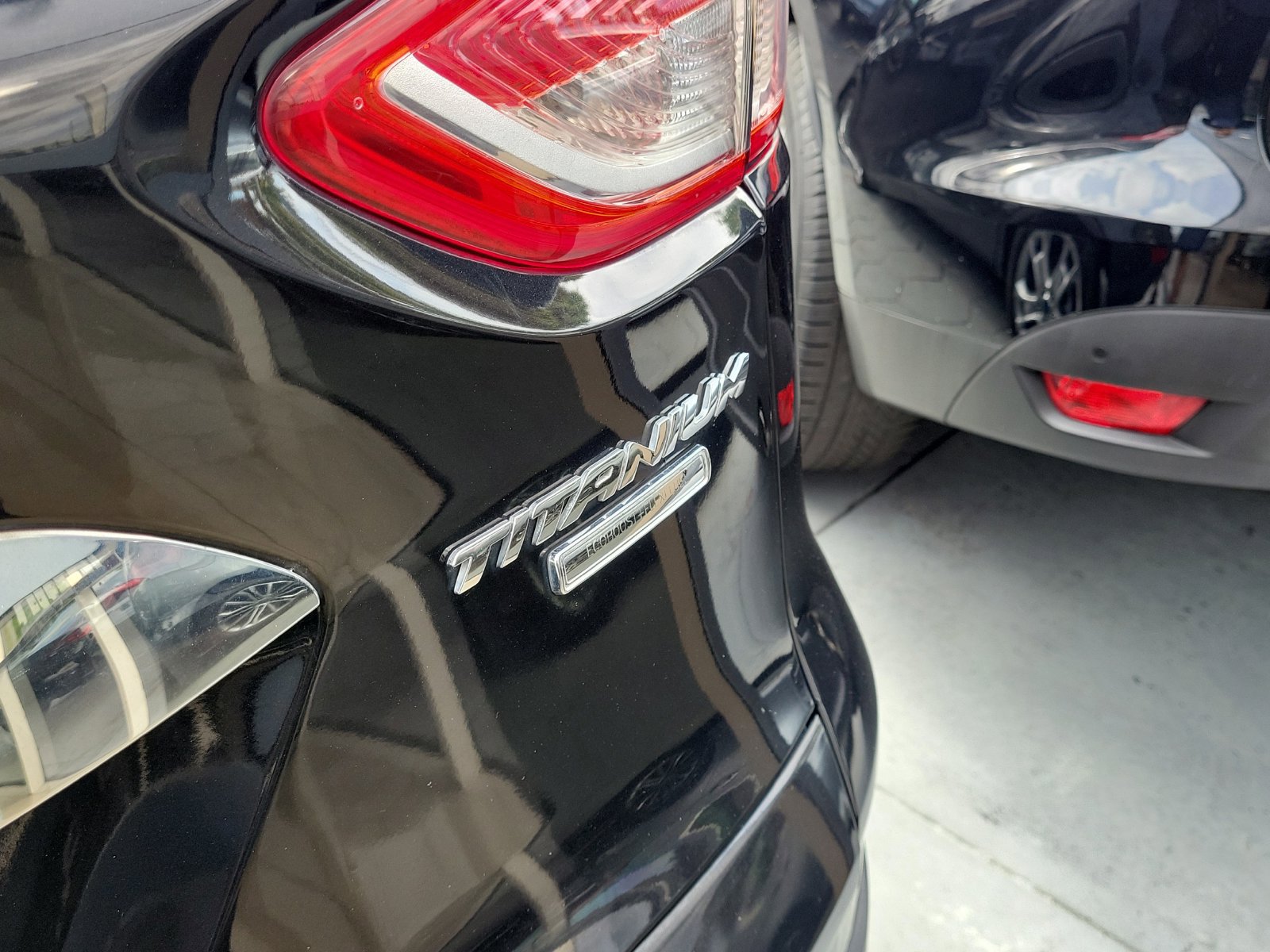 Used 2015 Ford Escape Titanium w/ Equipment Group 301A AWD/4WD image 5