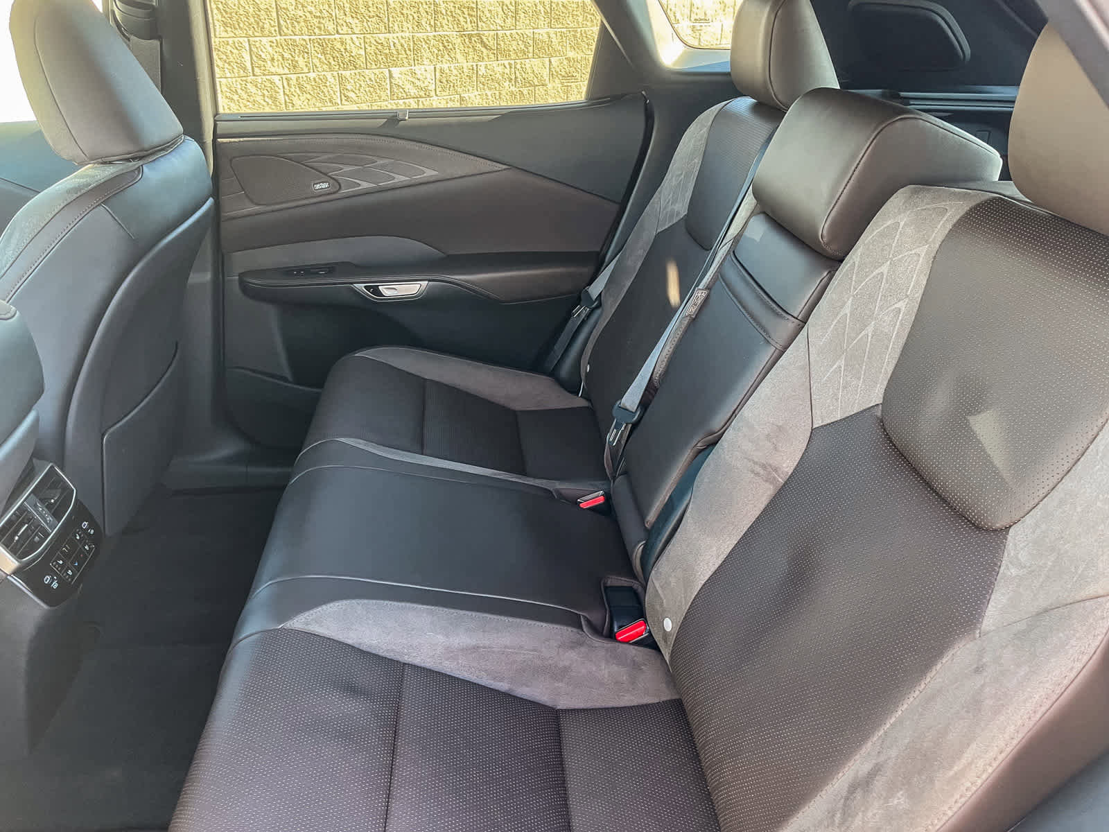 Certified 2023 Lexus RX 350 w/ Accessory Package (Z1) image 17