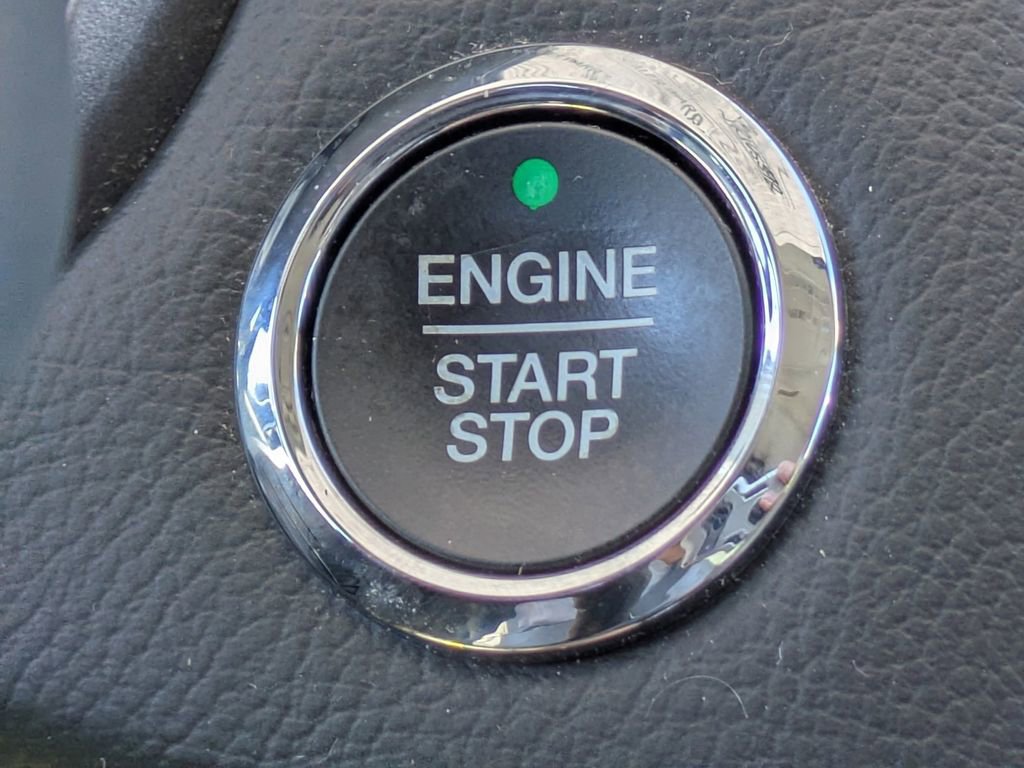 Used 2018 Ford Fusion SE w/ Fusion SE Technology Package FWD image 26