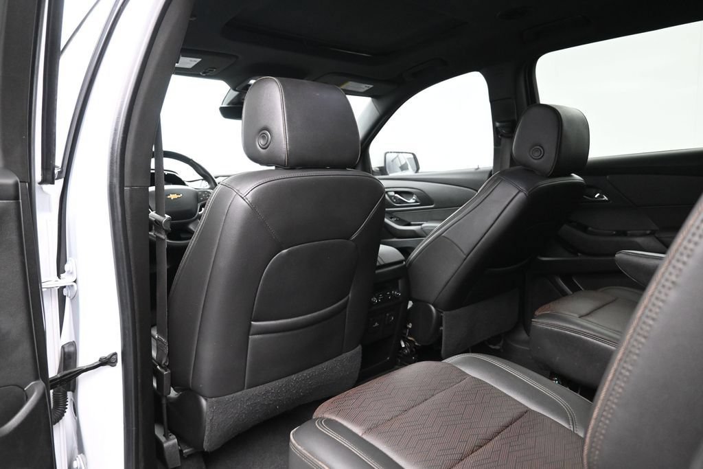 Used 2023 Chevrolet Traverse High Country FWD image 3