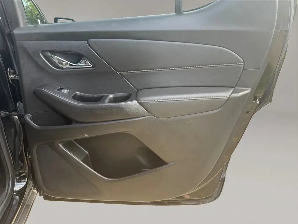 Used 2020 Chevrolet Traverse LS AWD/4WD image 37
