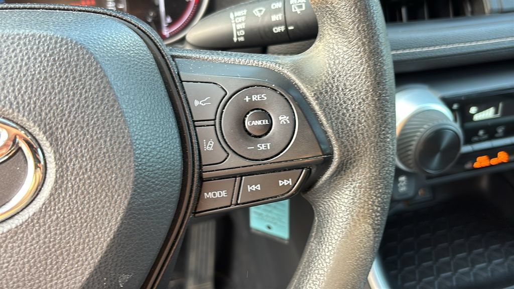 Used 2023 Toyota RAV4 LE AWD/4WD image 18