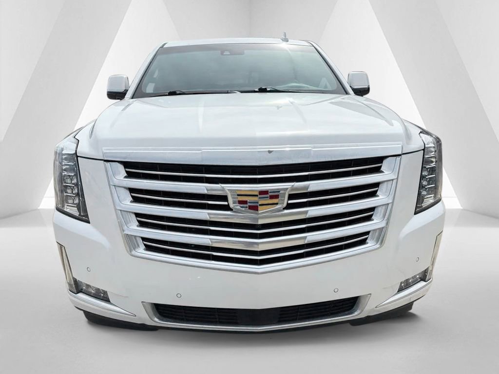 Used 2020 Cadillac Escalade Platinum image 2