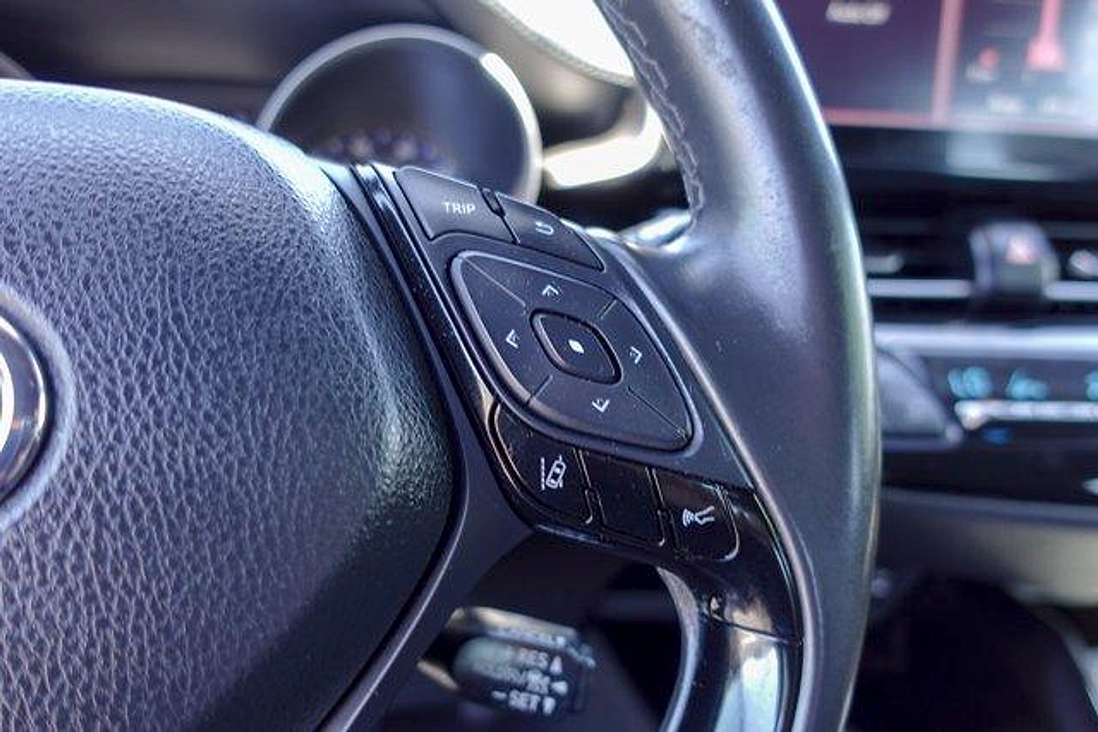 Used 2019 Toyota C-HR XLE FWD image 15