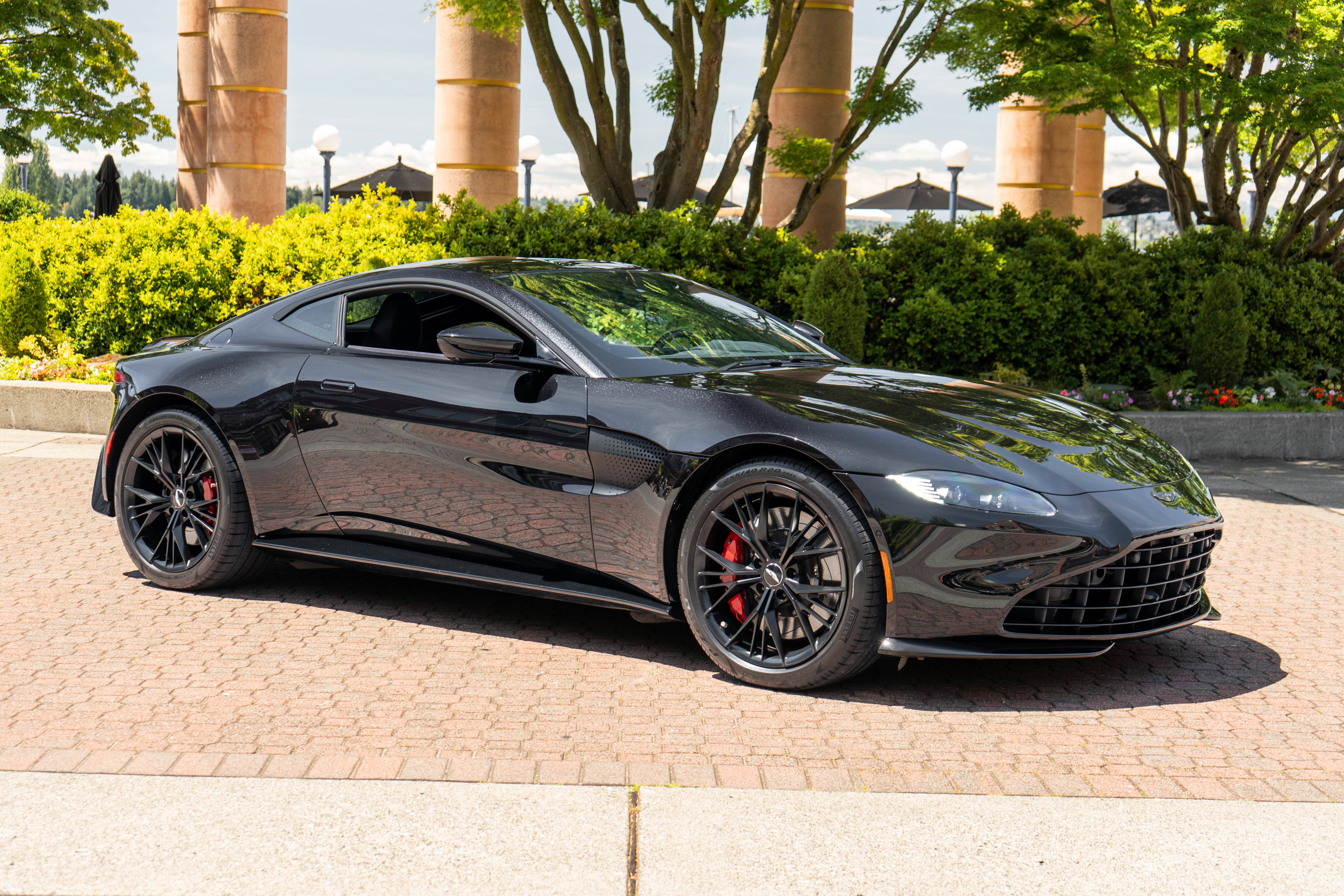 Used 2021 Aston Martin V8 Vantage Coupe RWD image 41