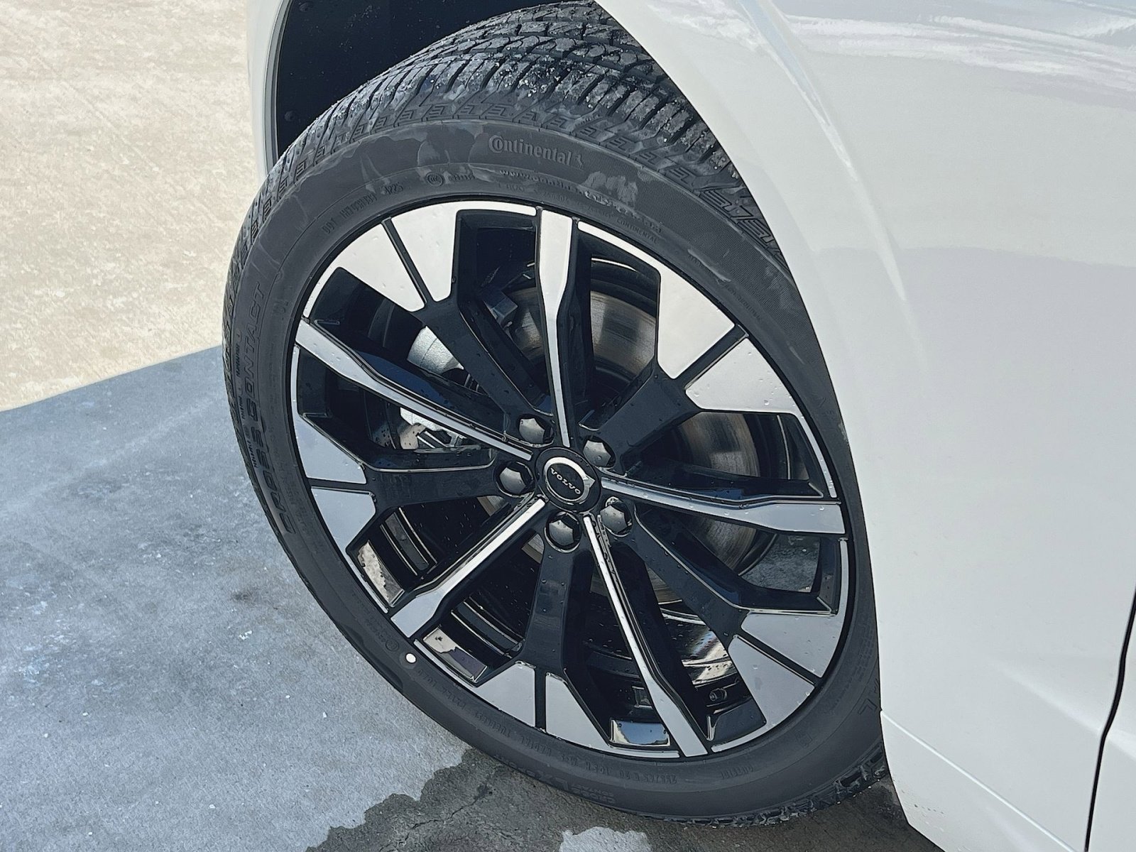 New 2026 Volvo XC60 B5 Plus w/ Protection Package Premier AWD/4WD image 12