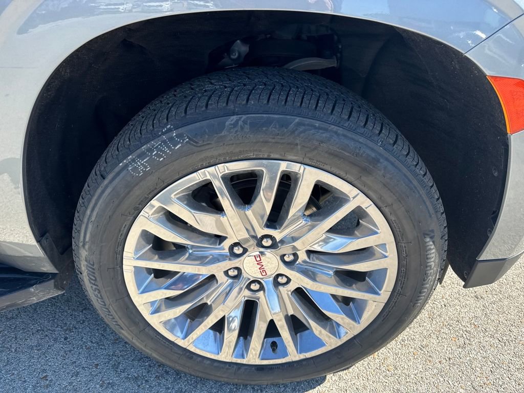 Used 2023 GMC Yukon SLT w/ SLT Premium Package image 11