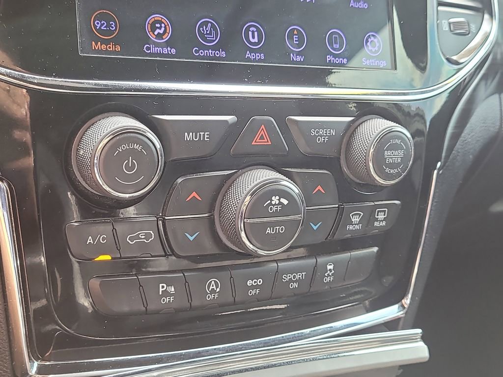 Used 2020 Jeep Grand Cherokee Altitude RWD image 23