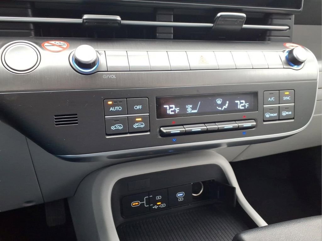 Used 2025 Hyundai Kona SEL image 10