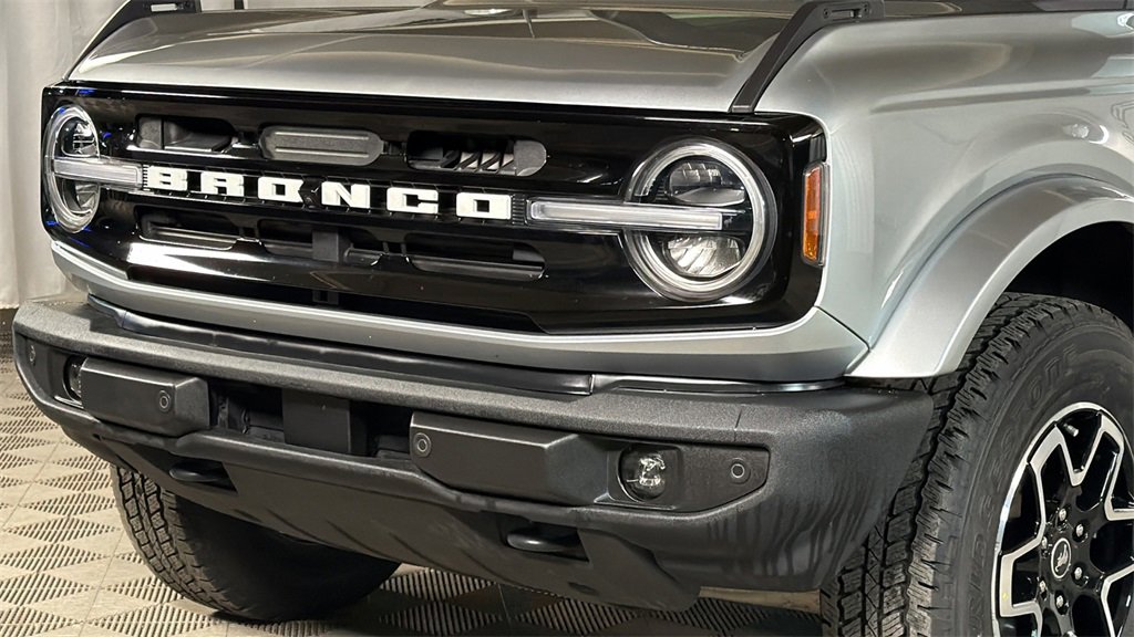 Used 2021 Ford Bronco Outer Banks image 3