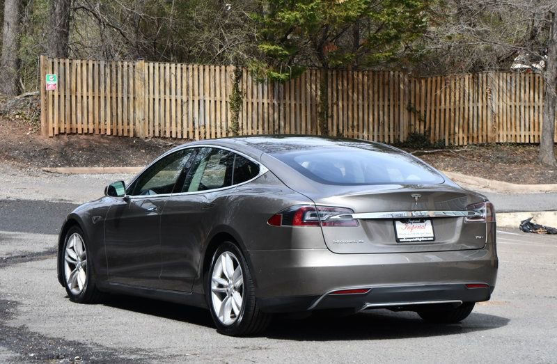 Used 2015 Tesla Model S 70D image 4