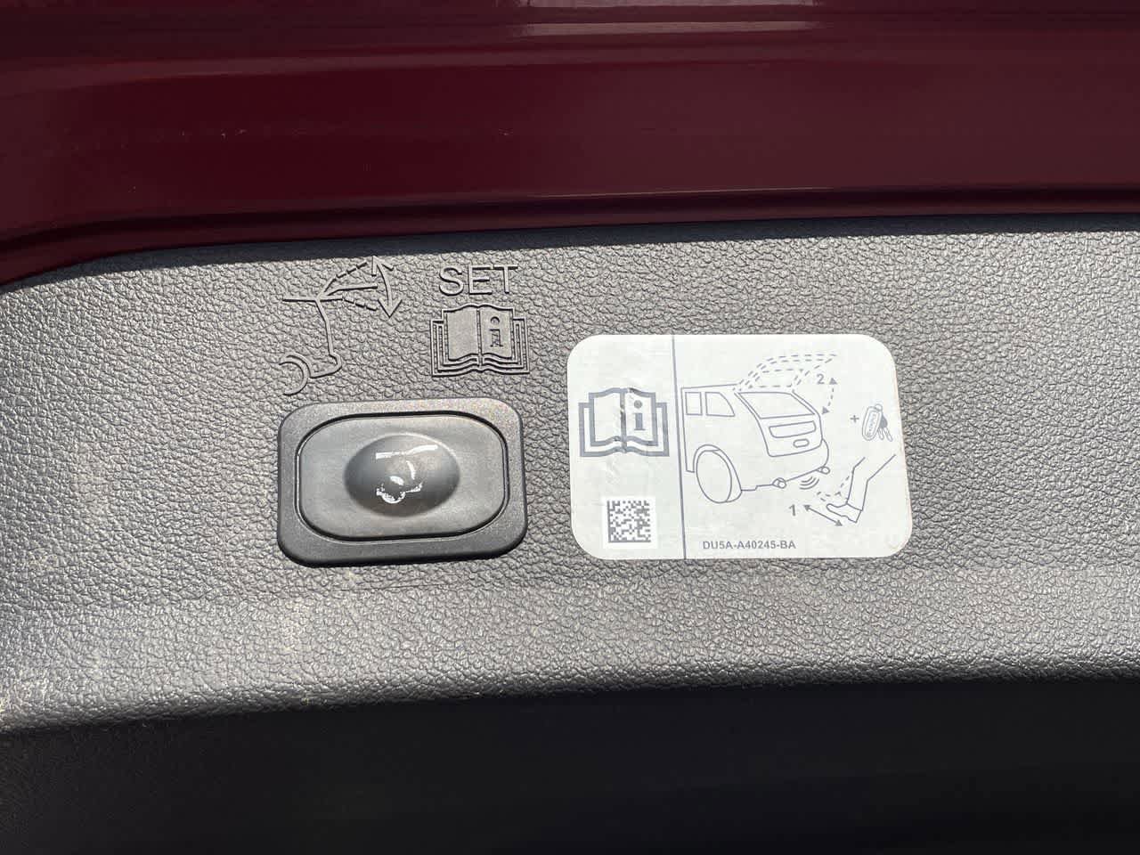 Used 2017 Ford Escape Titanium AWD/4WD image 18