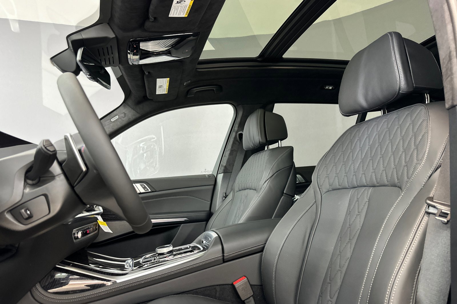 New 2026 BMW X7 M60i image 14